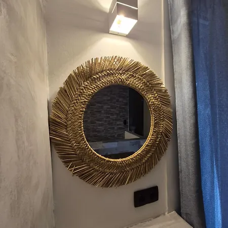 Apomero In Rochari *